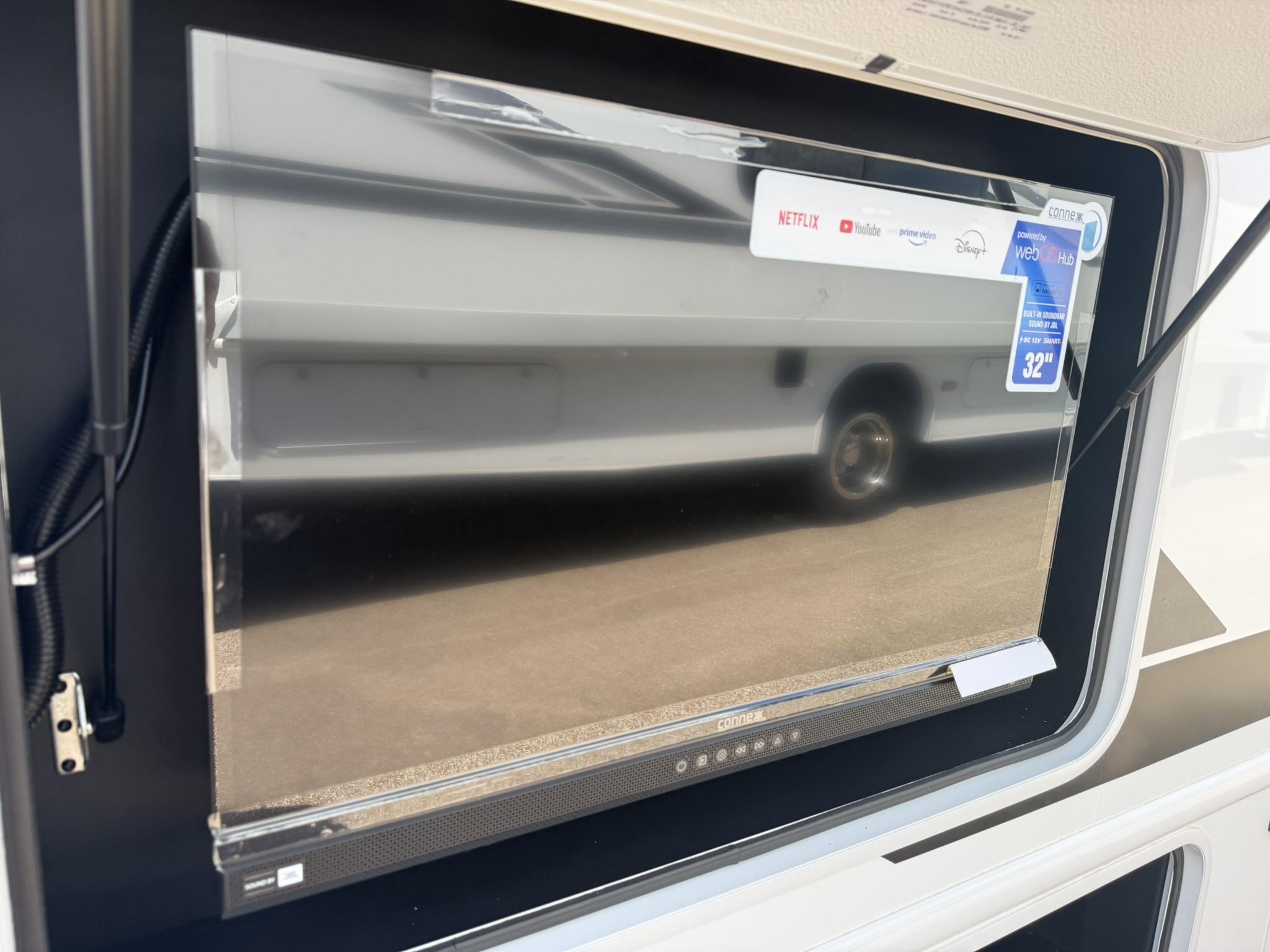 2027 THOR MOTOR COACH MAGNITUDE GA28 - Image 13