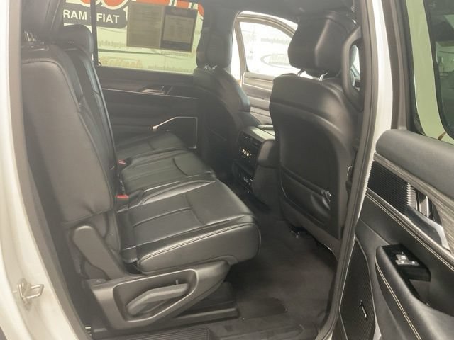 2024 Jeep Wagoneer L Utility 4D Series III 4WD - Image 26