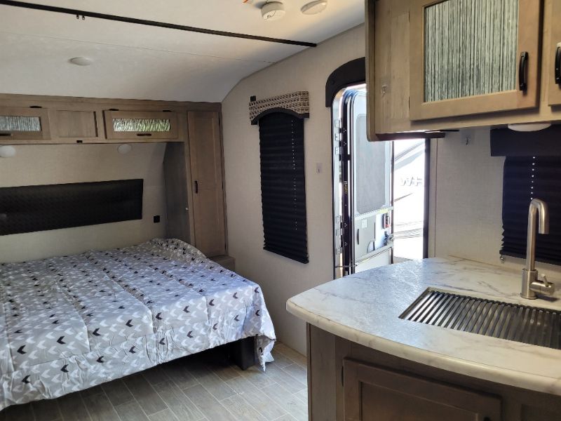 2021 Venture RV Sonic SN220VRB - Image 13