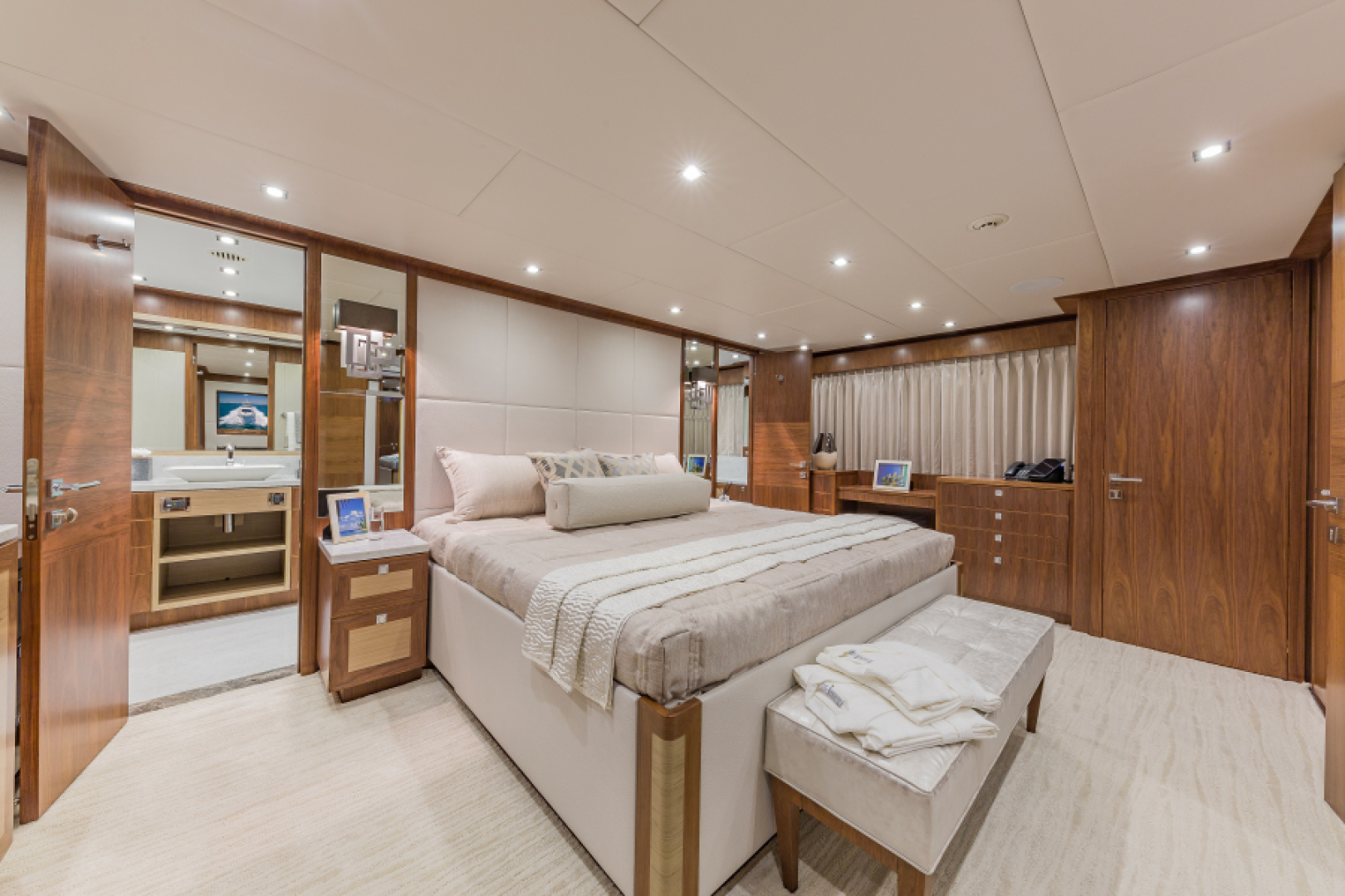 2018 Hargrave Raised Pilothouse - Image 26