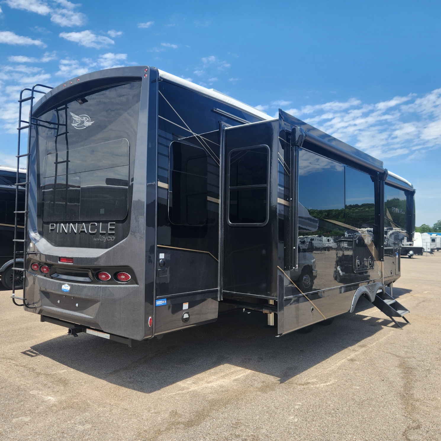 2026 JAYCO PINNACLE 36FBTS - Image 4