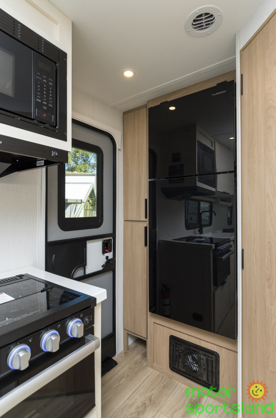 2026 Winnebago Thrive 18FBS - Image 22