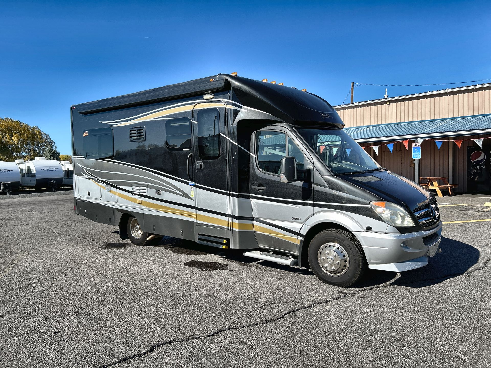 2014 Renegade Villagio 25RBS - Image 1