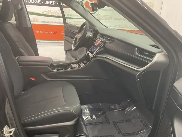 2023 Jeep Grand-Cherokee-L Laredo Altitude 4x4 - Image 24