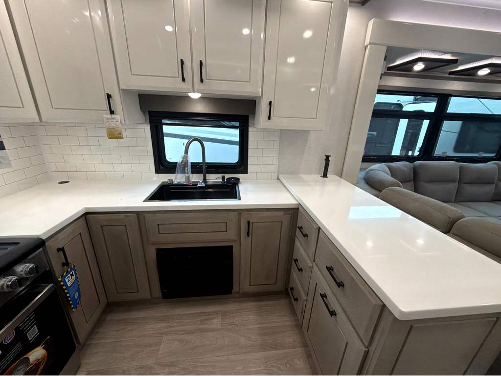 2027 JAYCO PINNACLE 38FBRK - Image 33