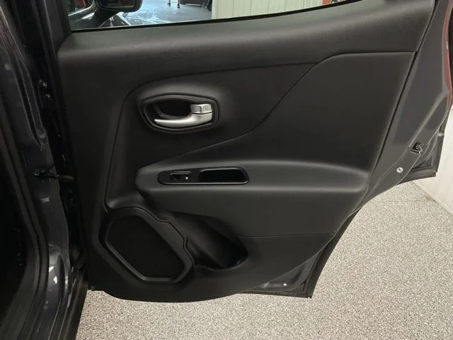 2023 Jeep Renegade Utility 4D Latitude 4WD - Image 23