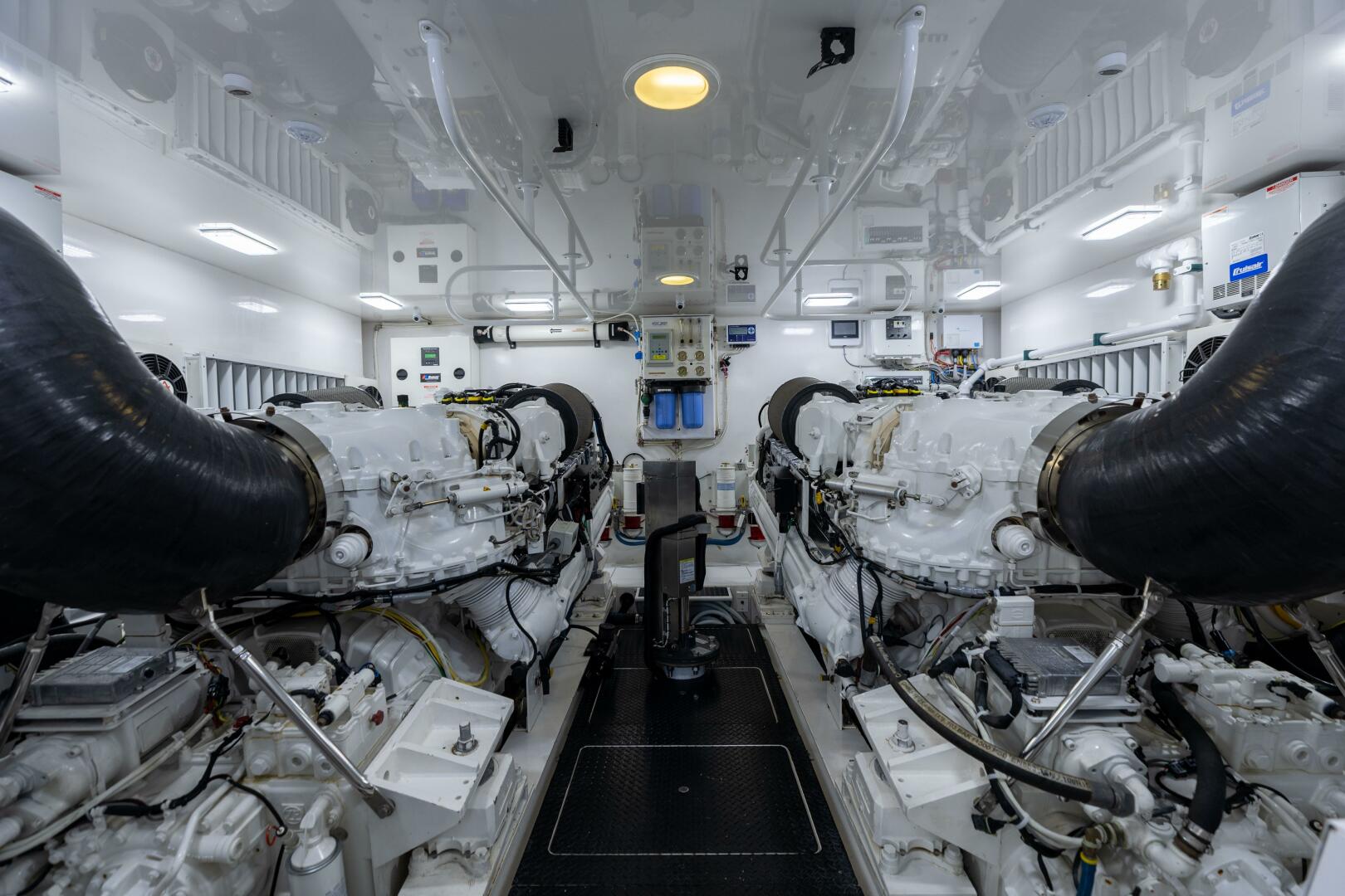 2013 Viking 76 Convertible - Image 82
