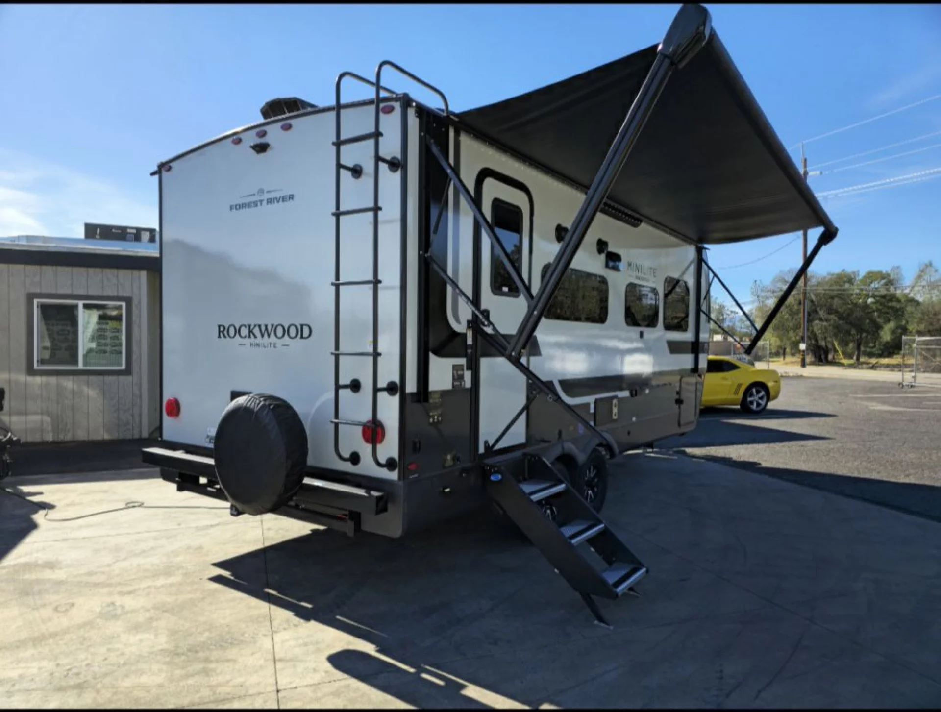 2026 FOREST RIVER ROCKWOOD MINI LITE 2205S - Image 3