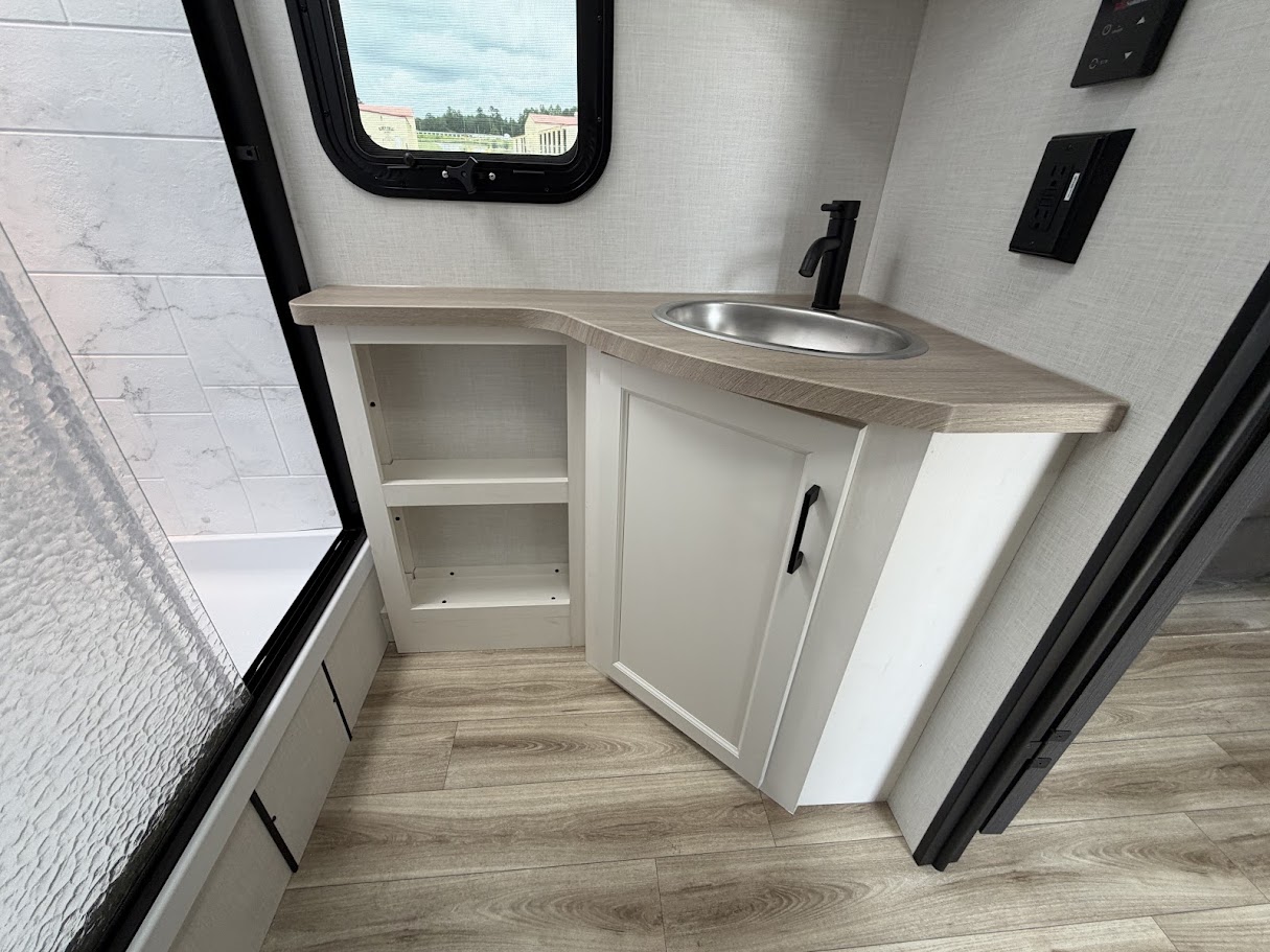 2027 VENTURE RV SPORTTREK 292VRB - Image 25