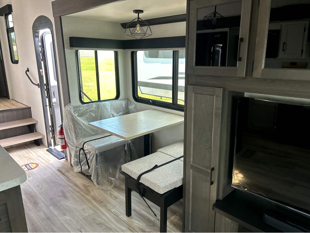 2026 VENTURE RV SPORTTREK 353VIK - Image 12