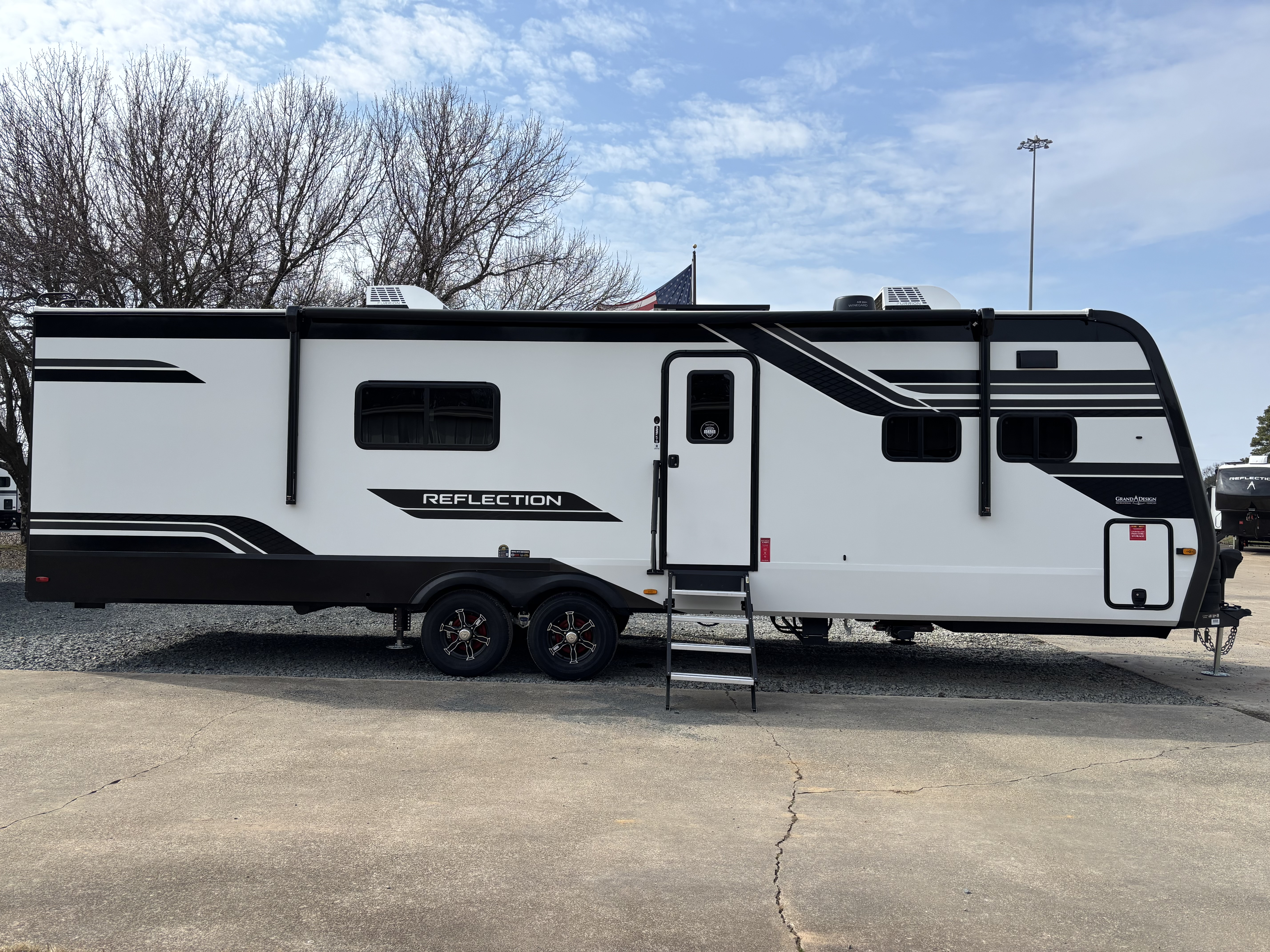 2026 Grand Design Reflection Travel Trailer 322FKTS - Image 2