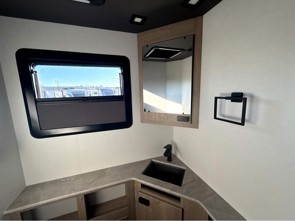 2027 GRAND DESIGN LINEAGE SERIESE 30DC - Image 32