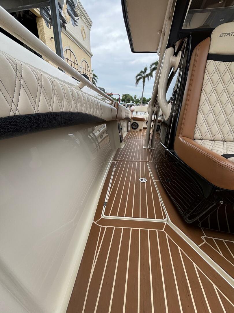 2013 Statement 35 Center Console - Image 17