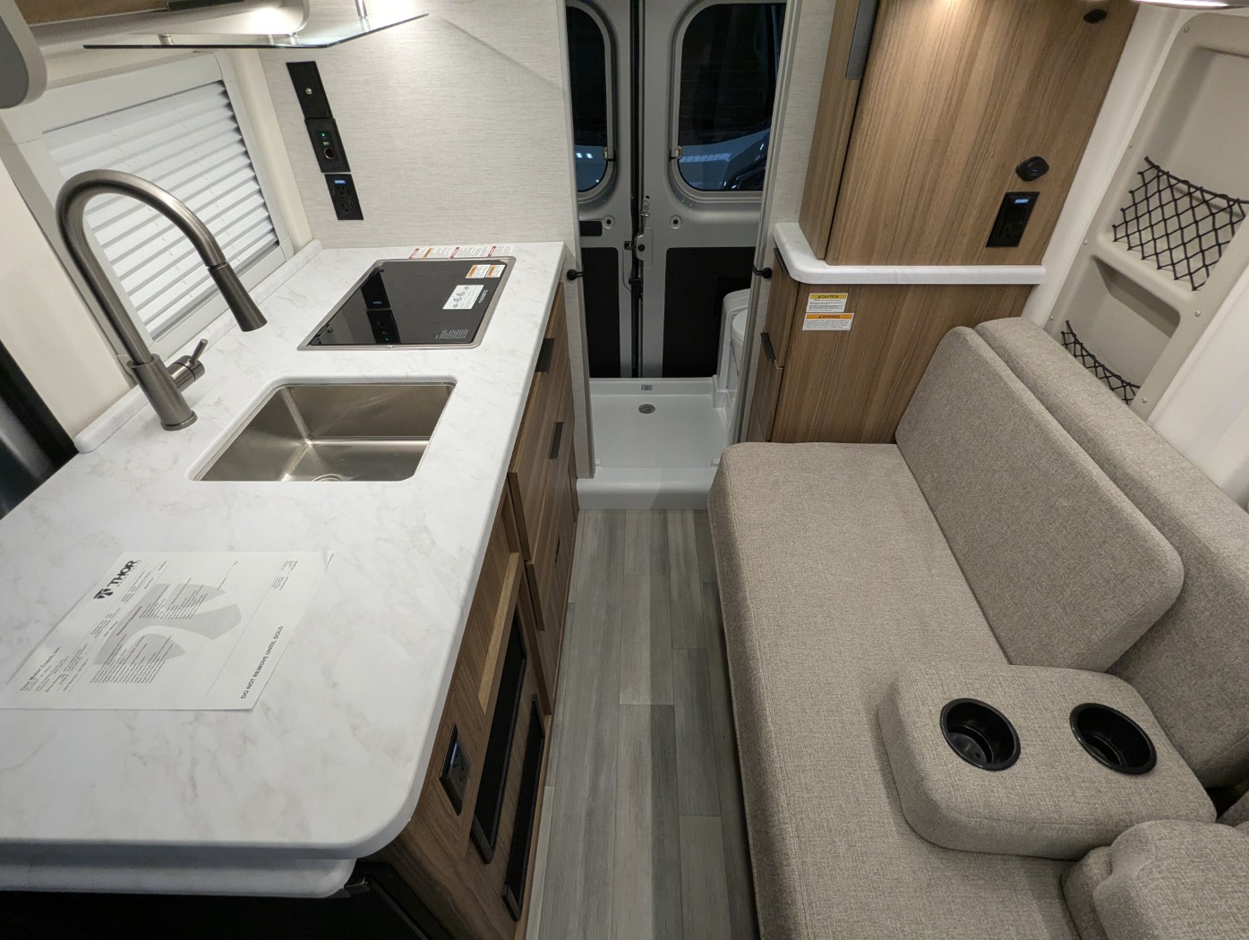 2027 Thor Motor Coach Rize Sport 18M - Image 19