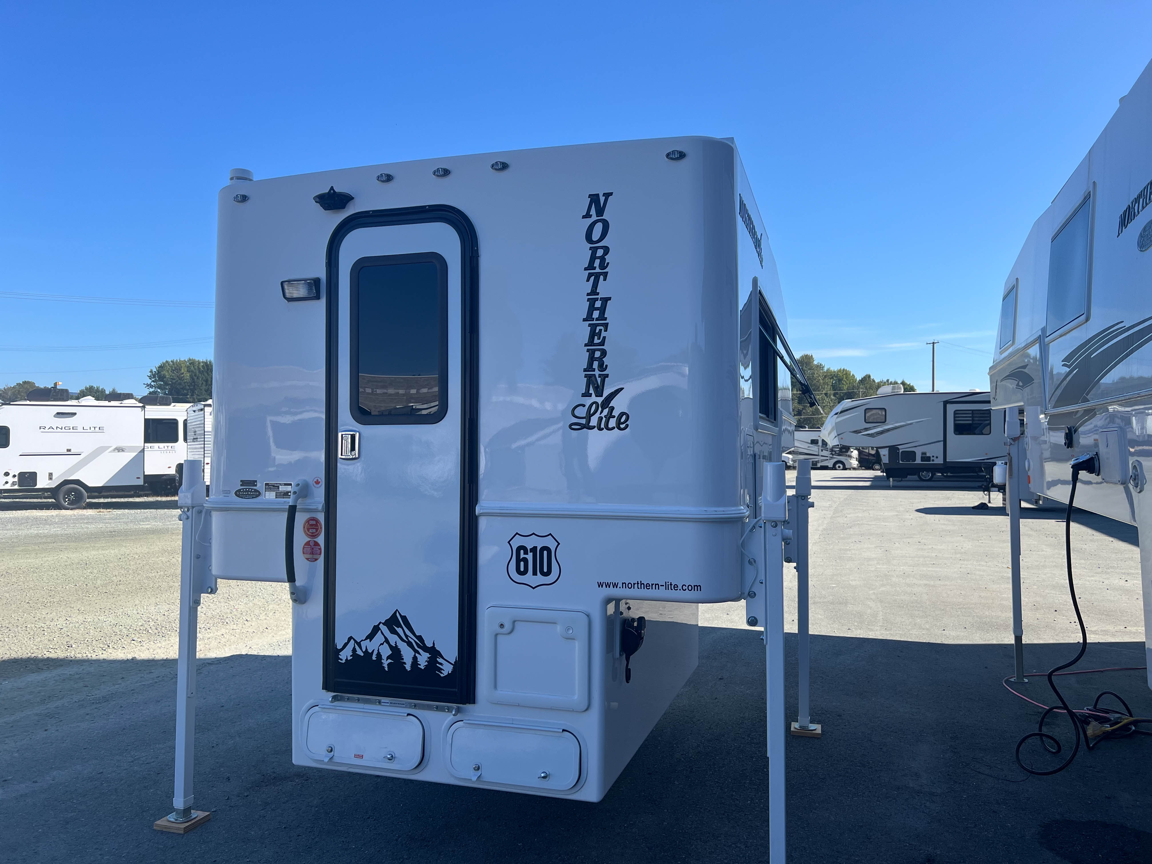 2027 Northern Lite 610 - Image 7