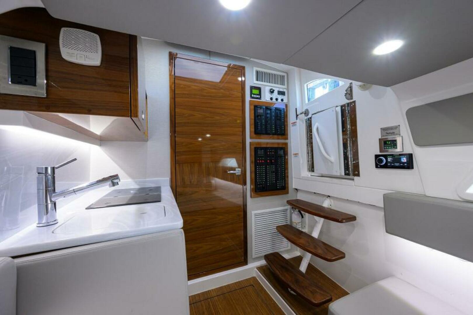 2020 VIKING VIKING 61 Convertible Base - Image 11