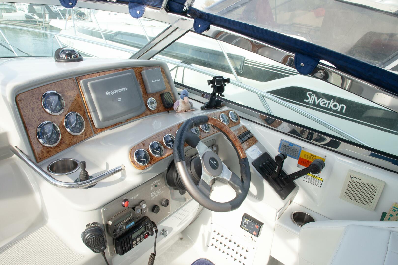 2006 Formula 31 Performance Cruiser - Image 26