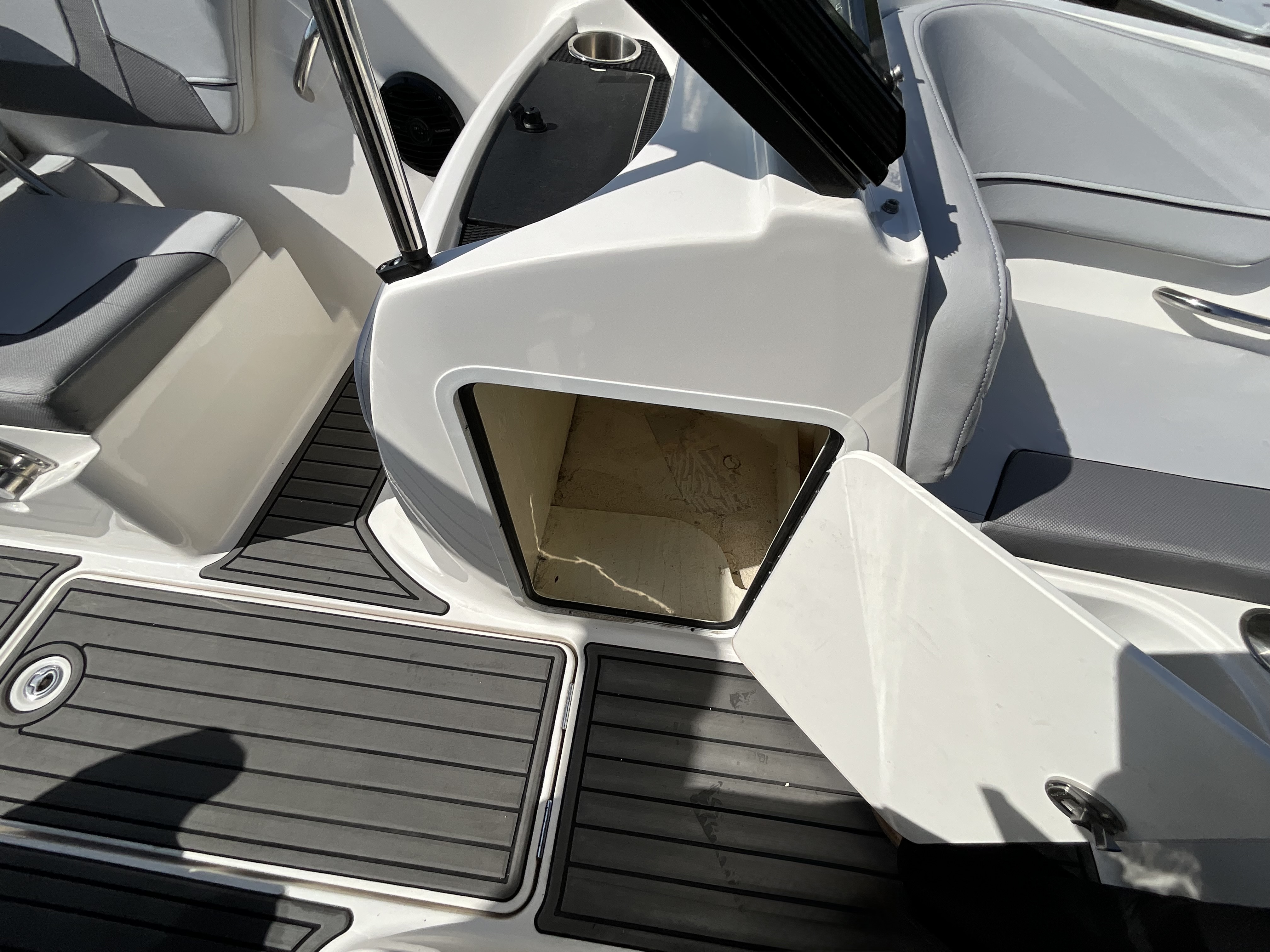 2022 Bayliner VR5 Base - Image 21