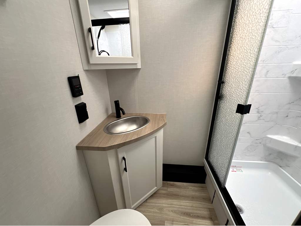 2026 VENTURE RV SPORTTREK 272VRK - Image 17
