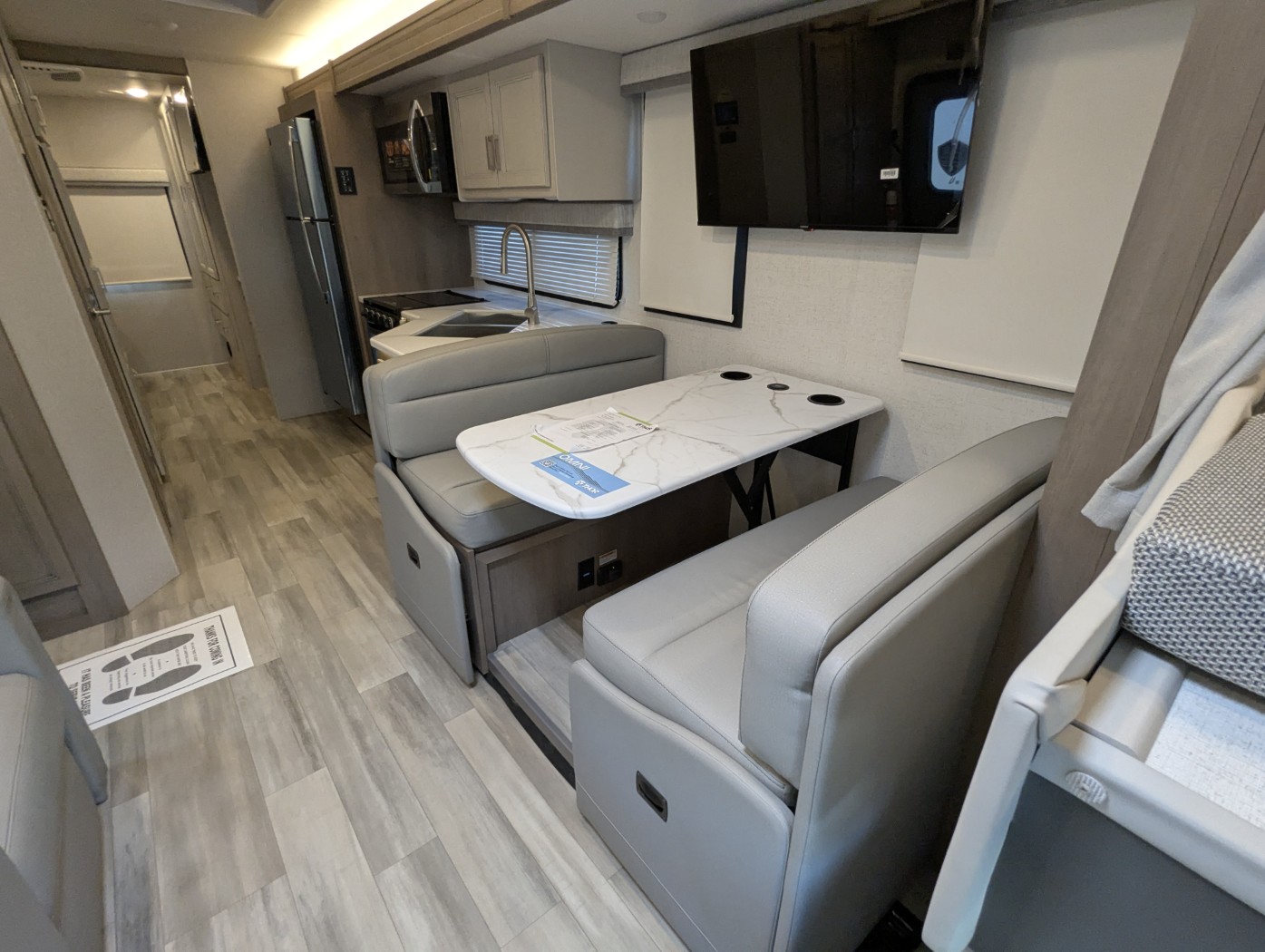 2027 Thor Motor Coach Omni X32 - Image 31