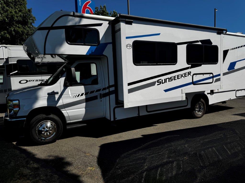 2026 Forest River Sunseeker LE 2550DSLE - Image 3