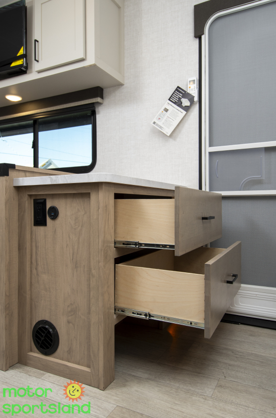 2026 Ember RV E-Series 24RLD - Image 28