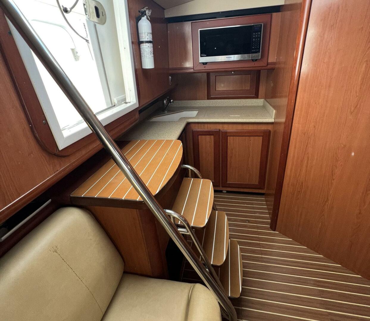 2007 Luhrs 41 Hardtop Express - Image 6