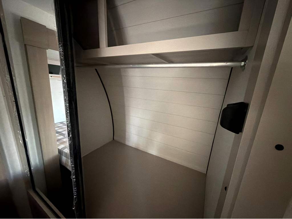 2027 JAYCO JAY FLIGHT 325BHT - Image 21