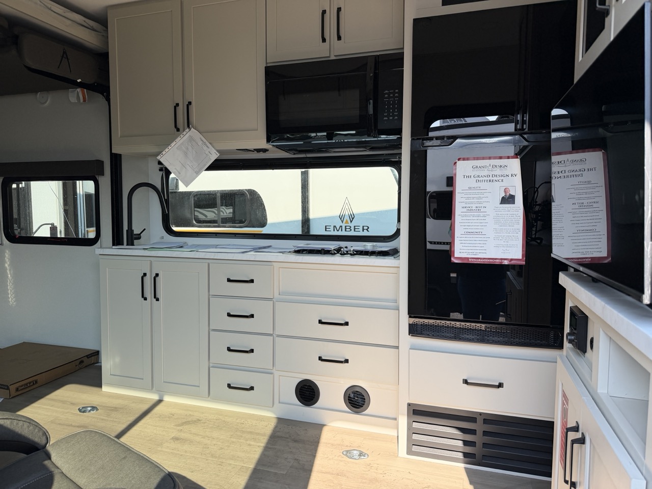 2026 Grand Design Momentum G-Class 21G - Image 3