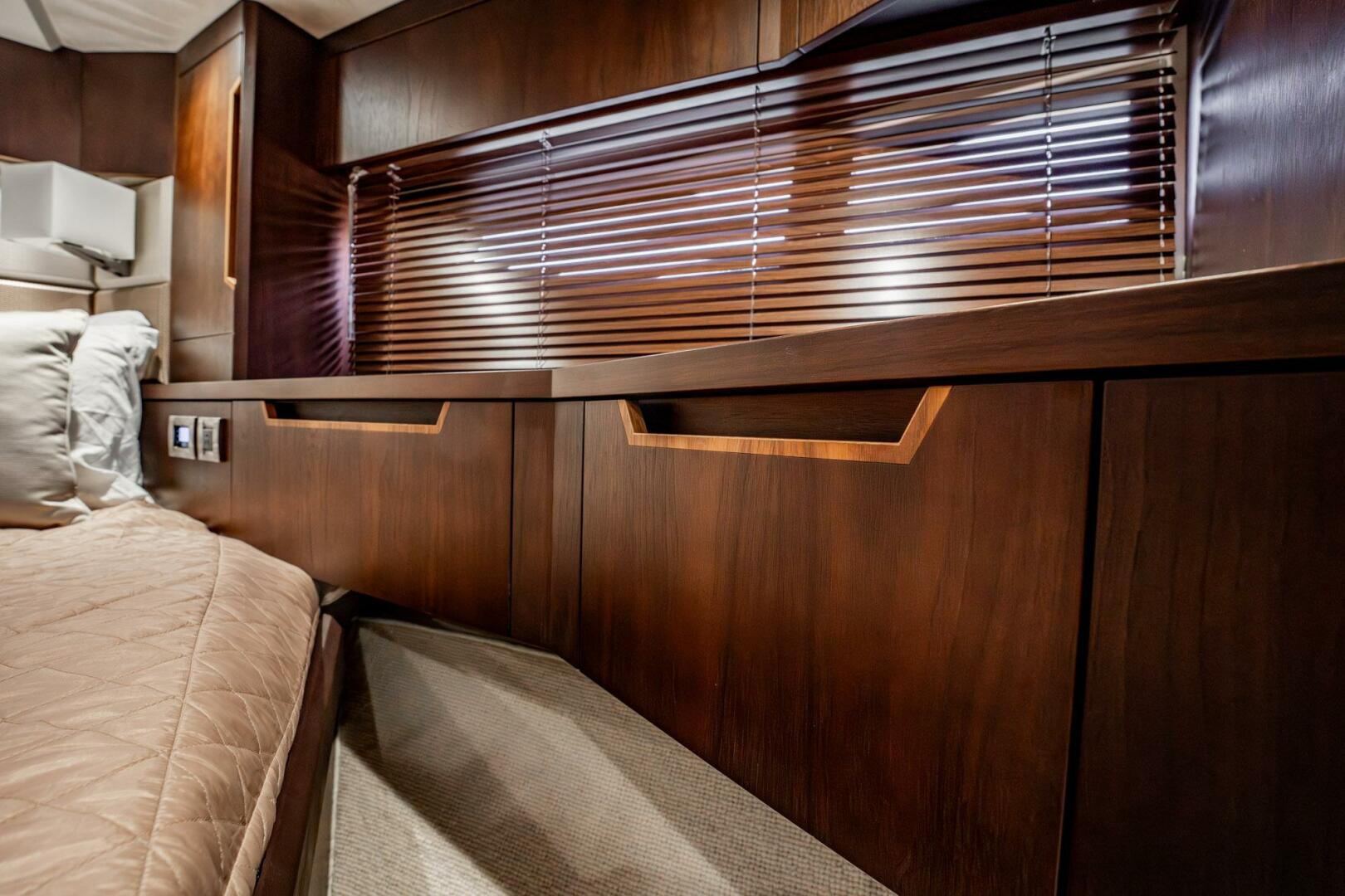 2017 Galeon 510 Skybridge - Image 28