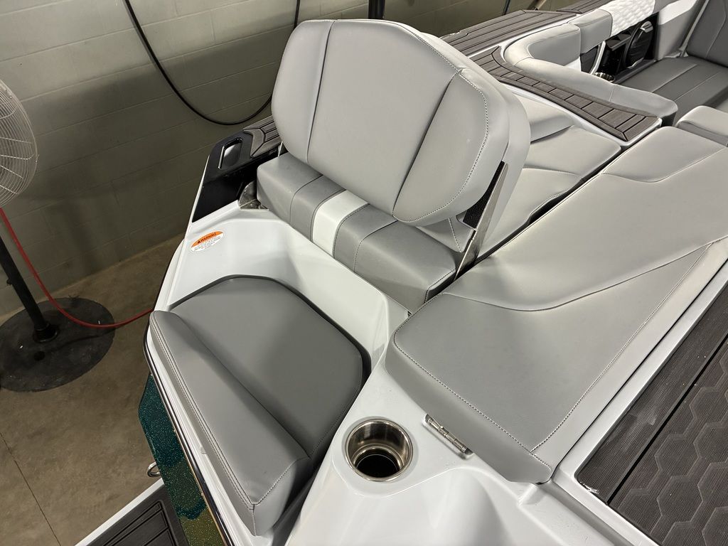 2026 MasterCraft XT24 - Image 20