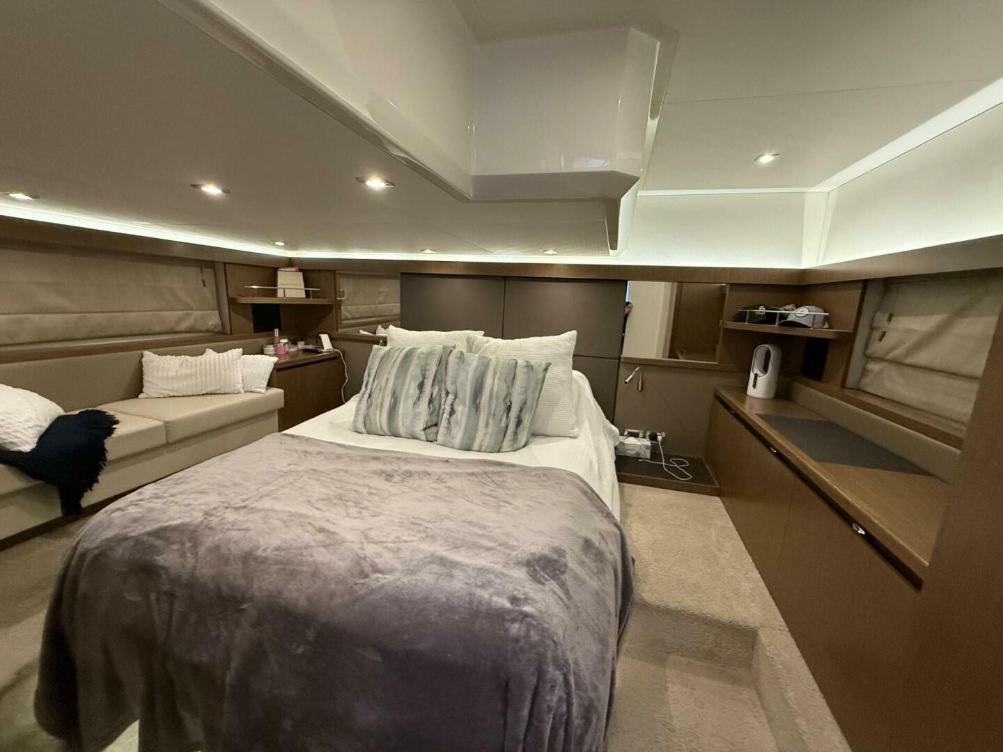 2018 Sea Ray 460 Sundancer - Image 23