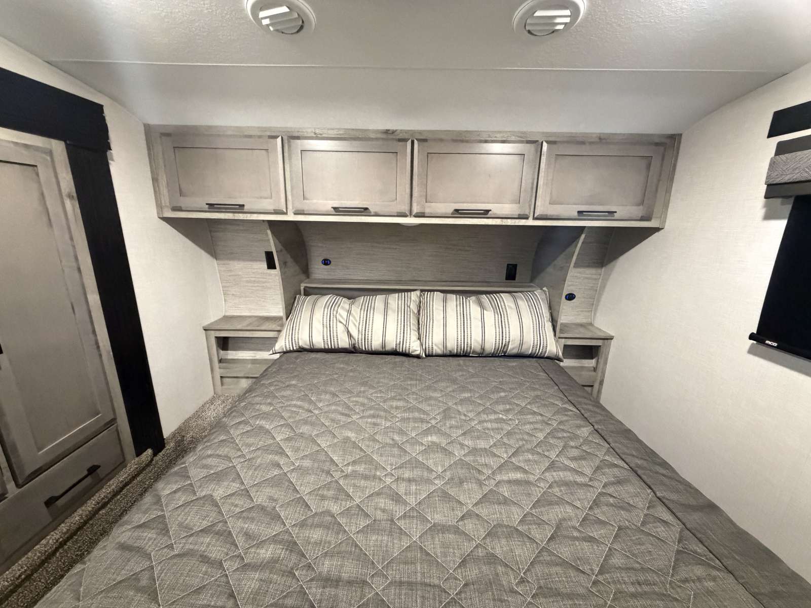 2023 KZ RV Durango Half-Ton D274BHD - Image 19