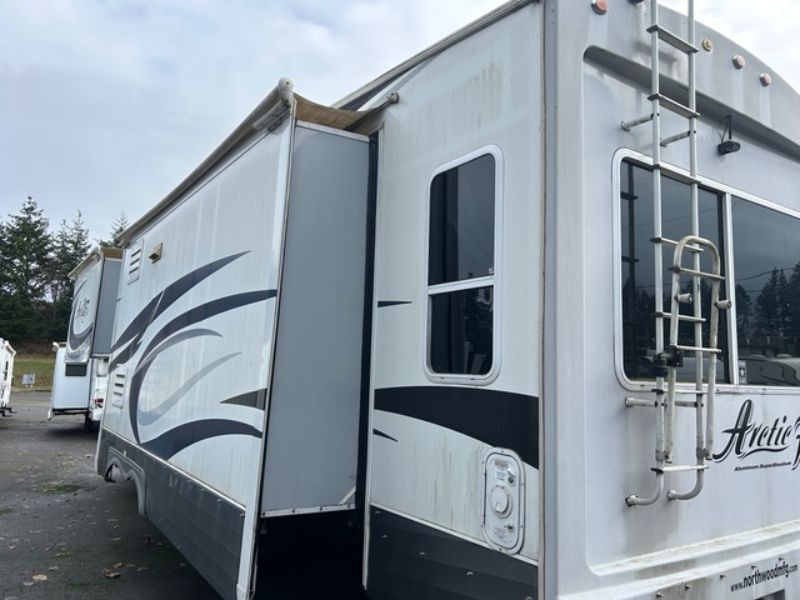2017 Northwood Arctic Fox 35-5Z - Image 4