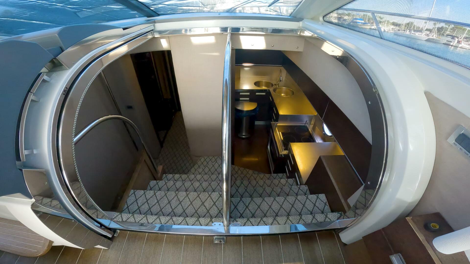2011 Azimut 68S - Image 10