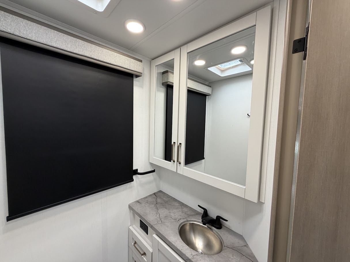 2027 JAYCO GREYHAWK 29MV - Image 43
