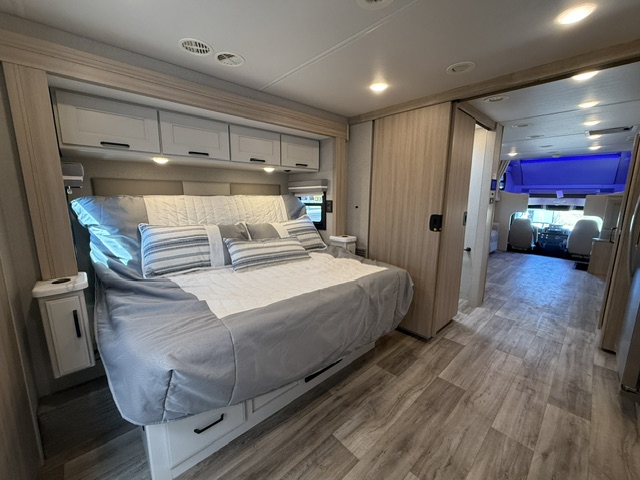 2027 Thor Motor Coach Inception 38DX - Image 19