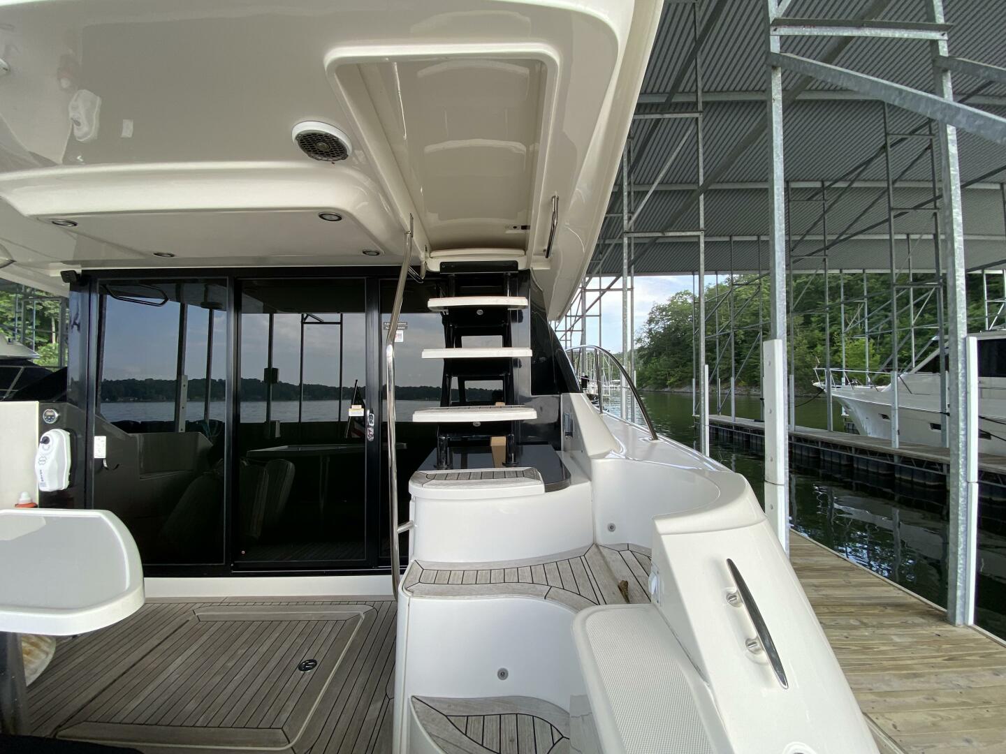 2016 Sea Ray 510 FLY - Image 8