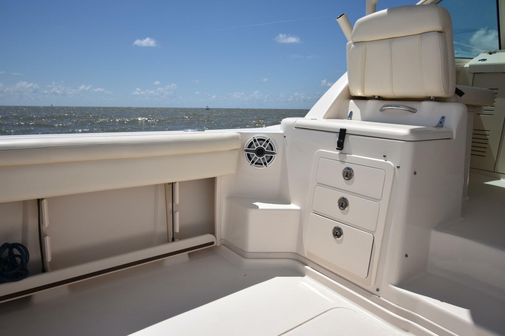 2016 Grady-White 330 Express - Image 32