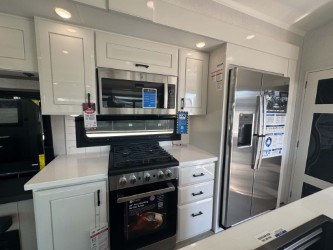 2027 JAYCO PINNACLE 32RLTS - Image 11