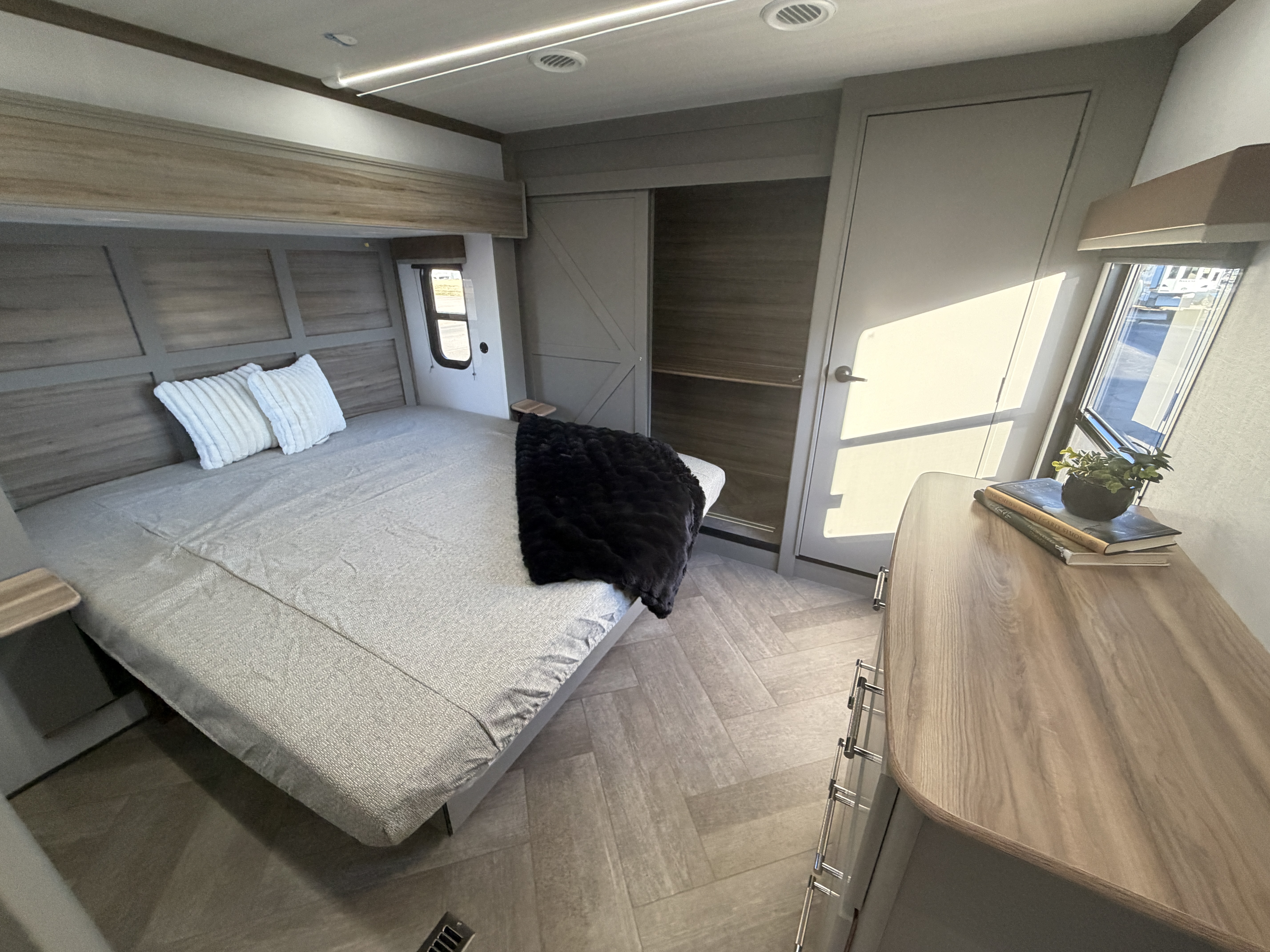 2026 Keystone Sprinter 3520RDS - Image 18