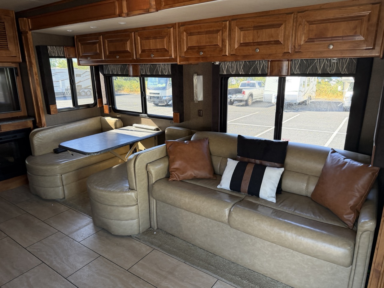 2016 Tiffin Allegro 35 QBA - Image 7