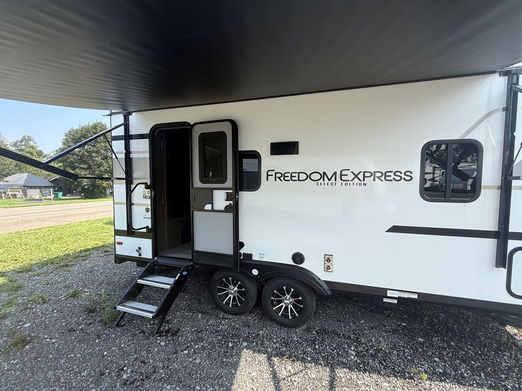 2027 Coachmen FET19SE-320 - Image 5
