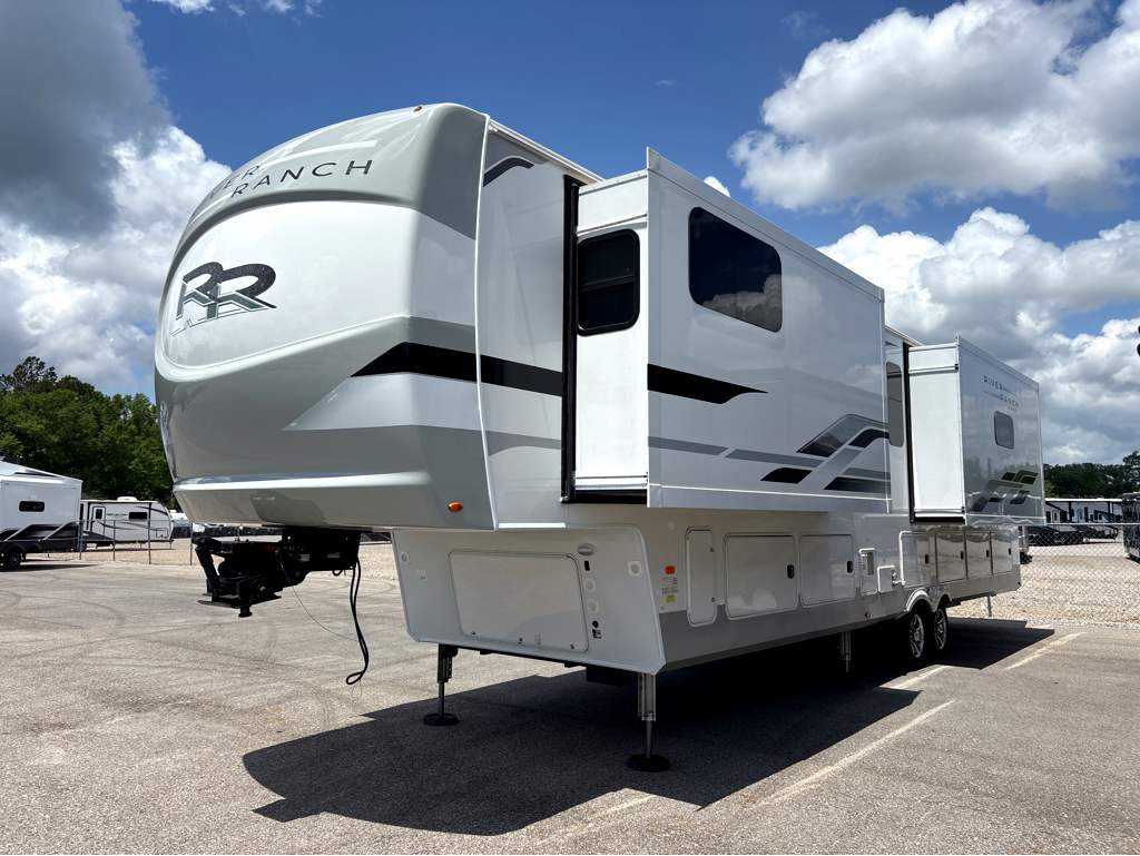 2022 PALOMINO RIVER RANCH 390RL - Image 3