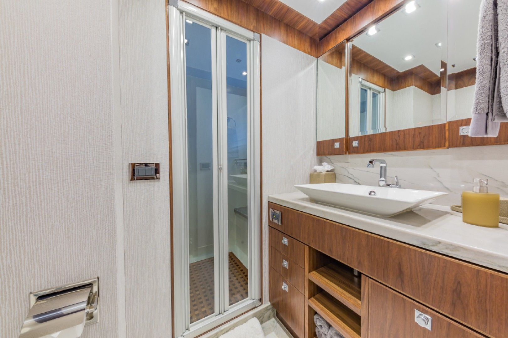 2018 Hargrave Raised Pilothouse - Image 44