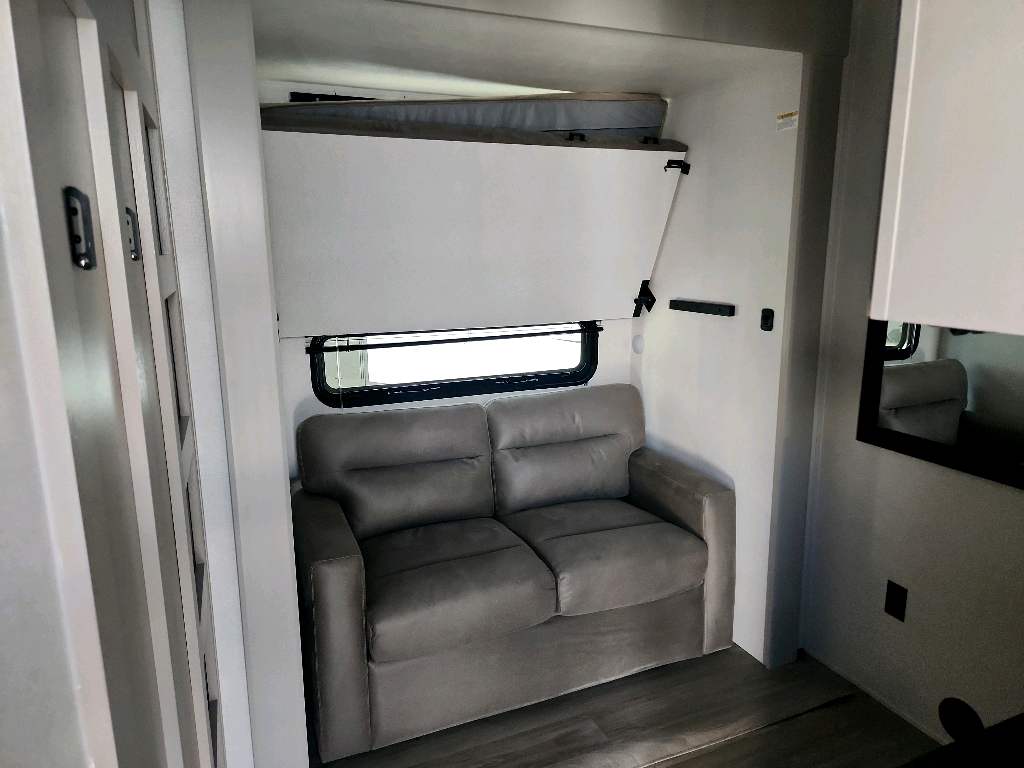 2027 JAYCO NORTH POINT 361RLBH - Image 11