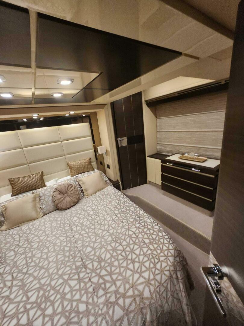 2014 Azimut Flybridge - Image 73