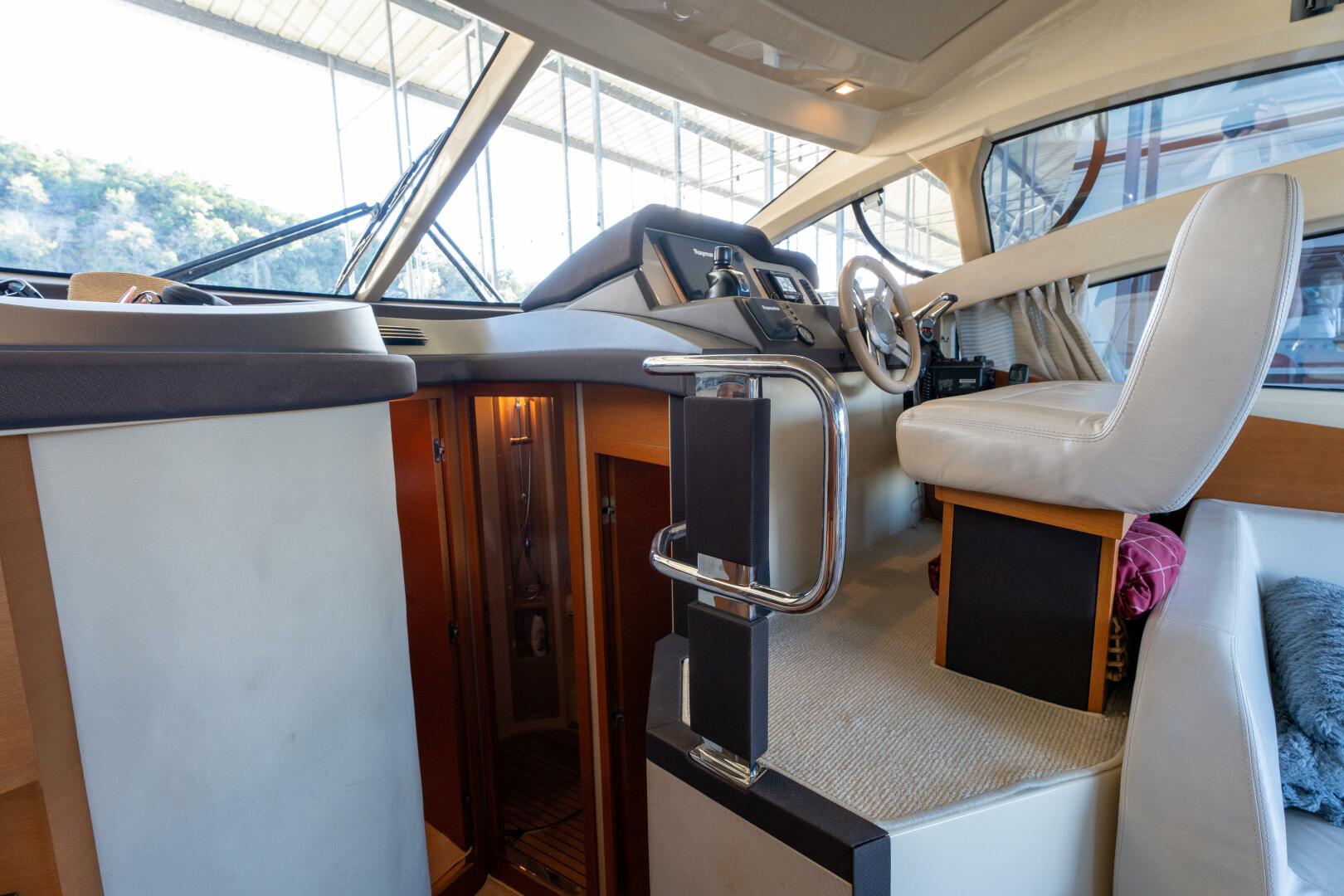 2013 Azimut 40 Flybridge - Image 19