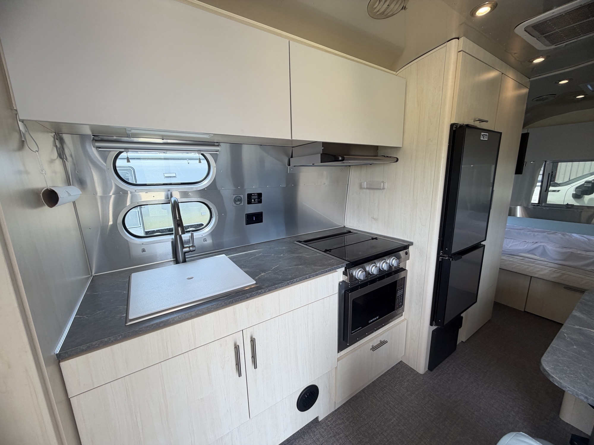 2024 AIRSTREAM FLYING CLOUD 23FB - Image 23