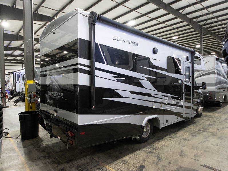 2025 Forest River Sunseeker 2400BDS - Image 2